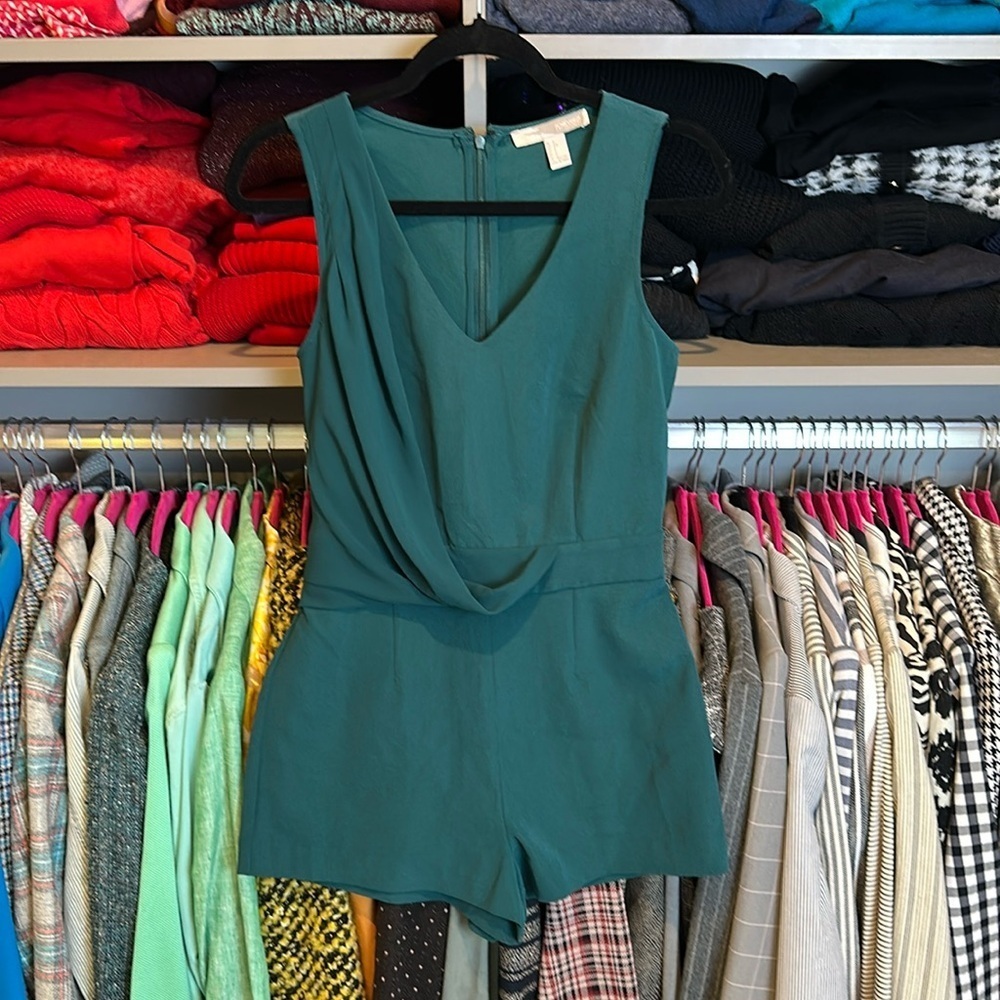 Forever 21 green sleeveless v neck backless lined zipper closure romper size S